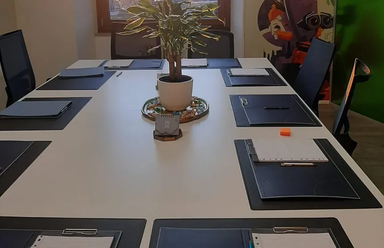 Sala riunioni Hub Florence con disposizione per workshop